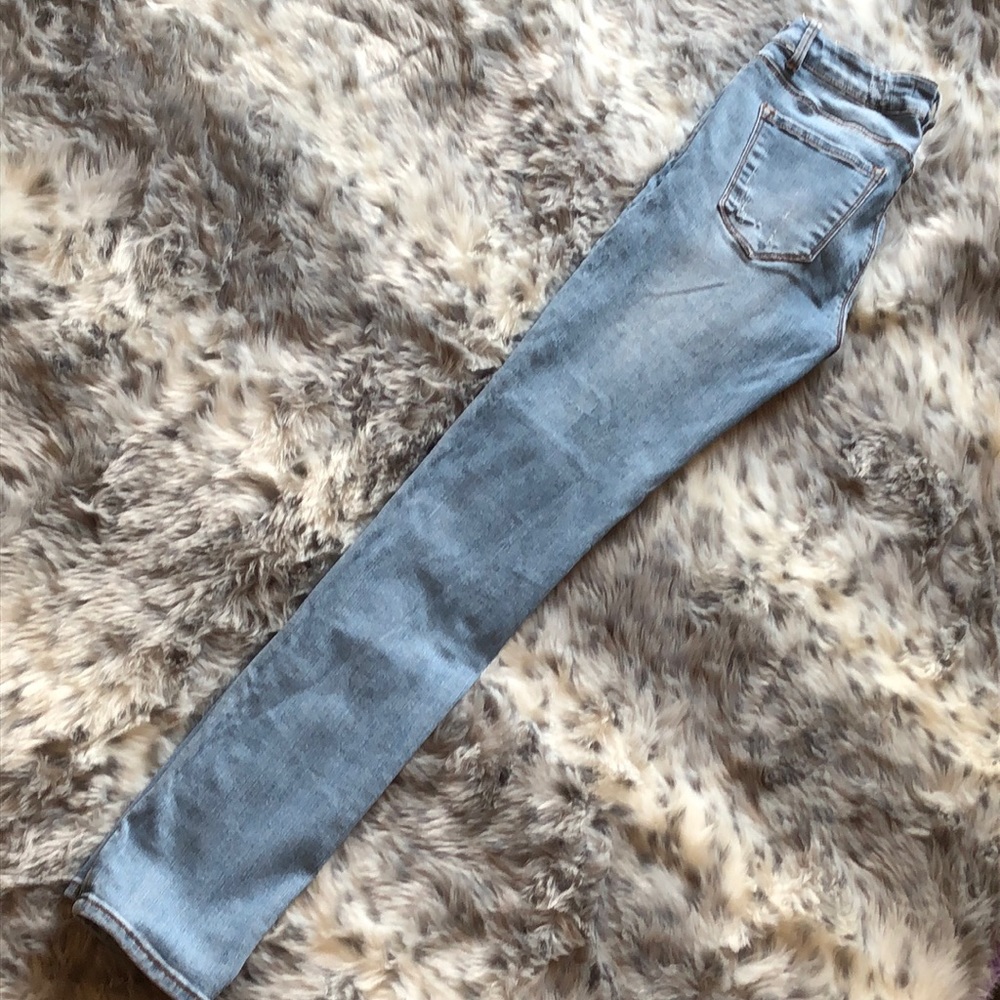 Mid Rise Jeans - Picture 3 of 5